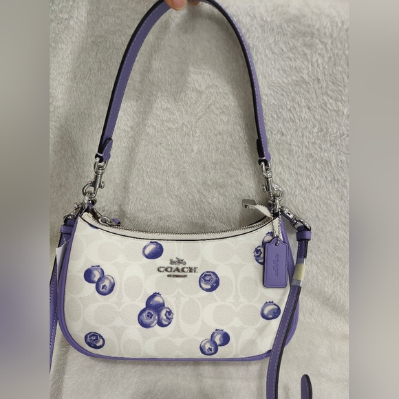 Teri Shoulder Bag In Signature Canvas With Blueberry Print - Picture 12 of 15